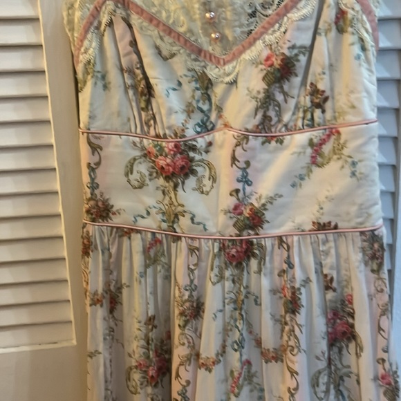 Kitten D’amore. Designed in Australia. AU Size 6 - Picture 3 of 12